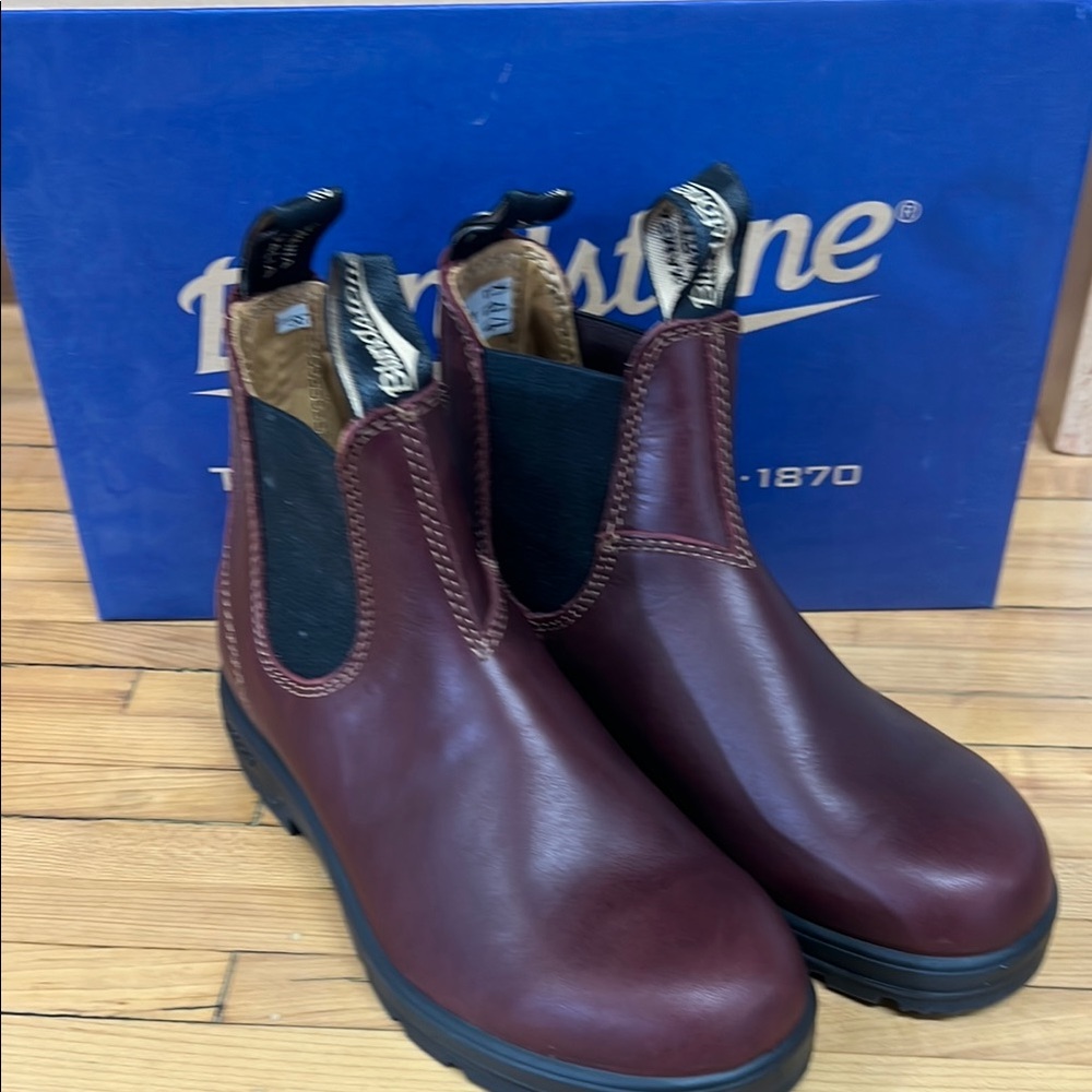 Blundstone Redwood 1440 NIB NWT